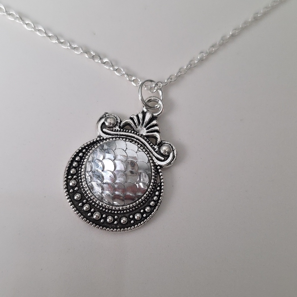 Mermaid Irridescent 925S Plate 20 Inch Chain Necklace